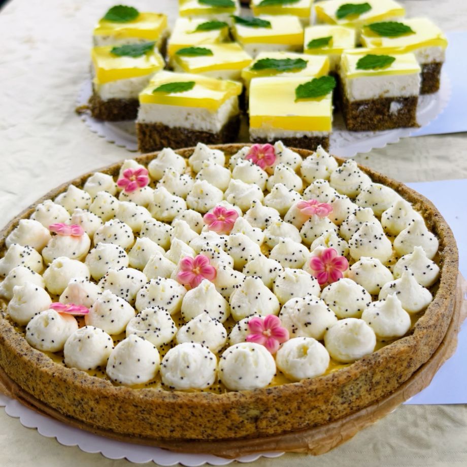 Makový tart s citronovým crémeux a pěnou z bílé čokolády